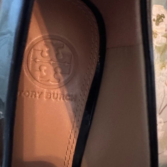 TORY BURCH T-Ring‎ Flat Black Patent Calf Flats size 7C - Picture 12 of 13